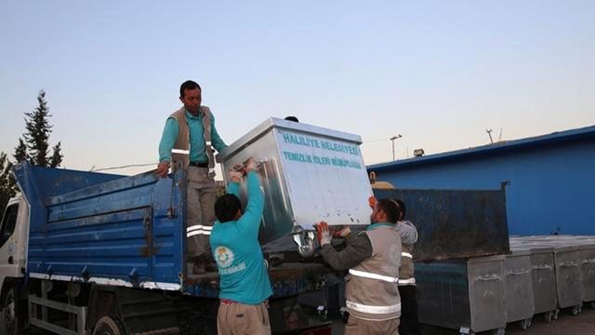 Haliliye\'de Çöp Konteynerleri Yenileniyor