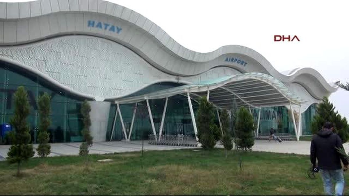 Hatay Libya\'da Alıkonulan 9 İşçi Türkiye\'ye Döndü