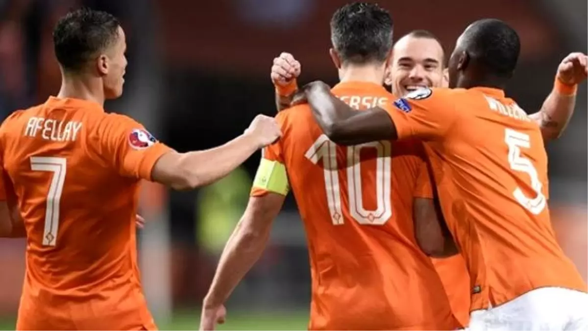 Hollanda, Letonya\'yı 6-0 Yendi