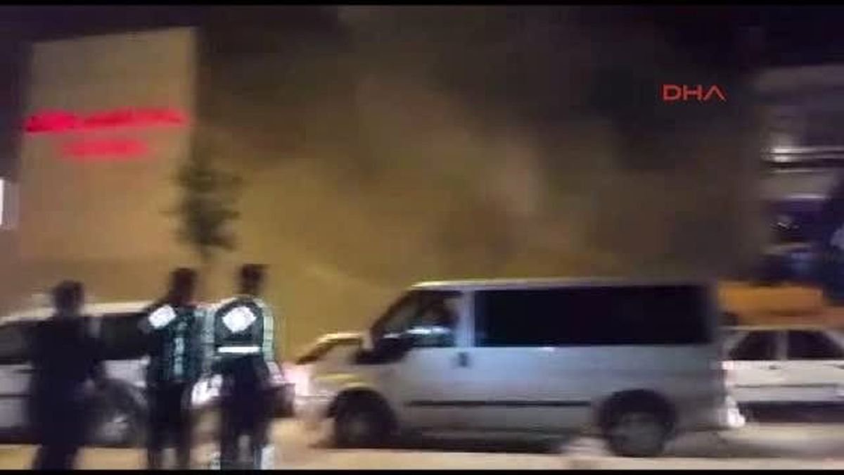 İzmir\'de 3 Katlı Bina Çöktü