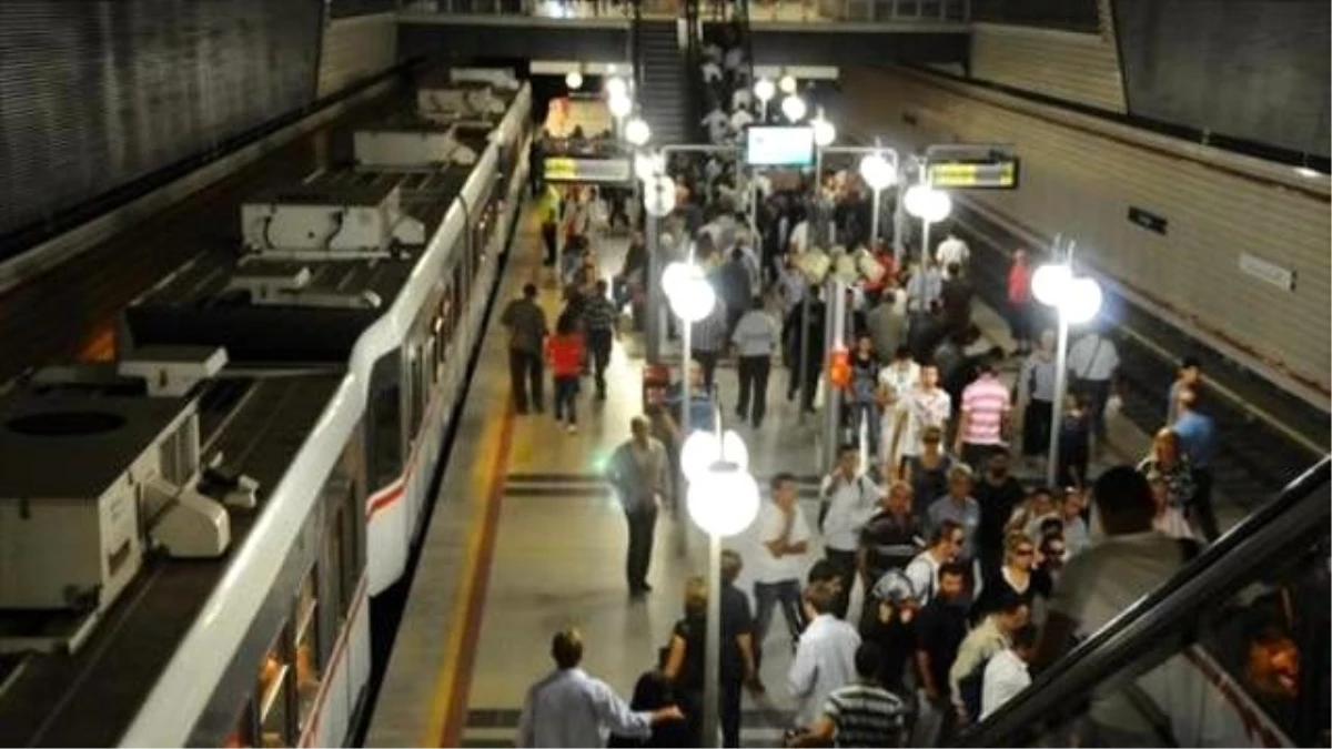 İzmir Metrosu Yolcu Rekoru Kırdı