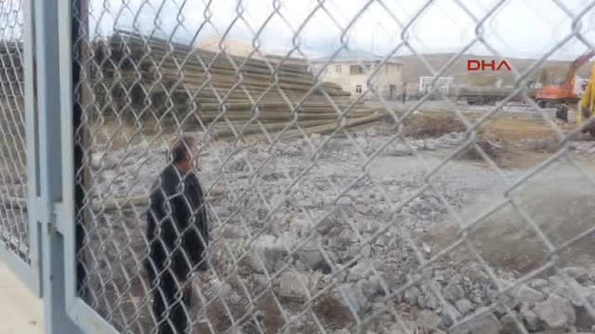 Kars Isınmak İçin Kamyon Kasasında Ateş Yakılınca Alev Aldı