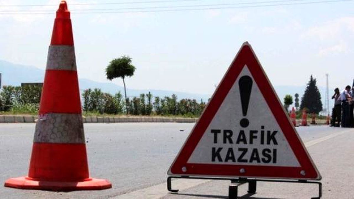 İzmit\'te Panelvan Dereye Devrildi: 1 Yaralı