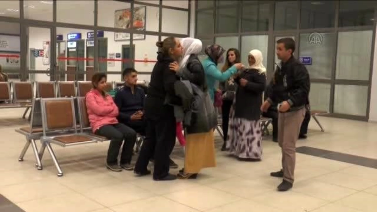 Libya\'da Serbest Bırakılan Türk Vatandaşları Ailelerine Kavuştu
