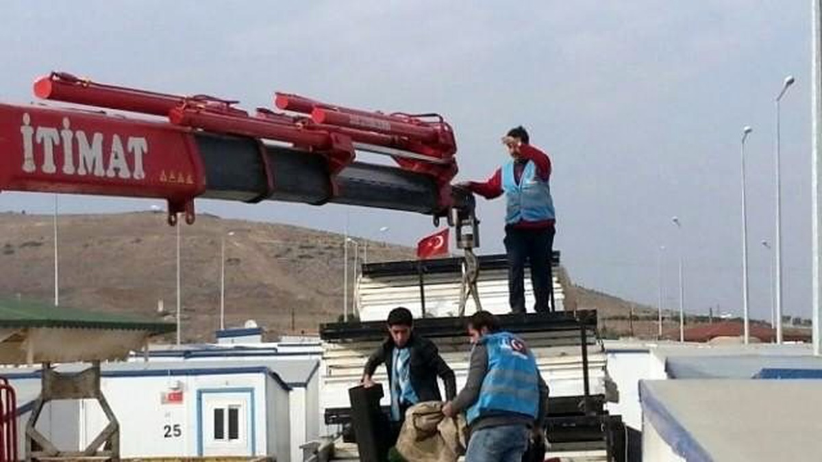 Sığınmacıların Barındığı Toplama Merkezi\'ndeki Prefabrik Sayısı 108\'e Çıkarıldı