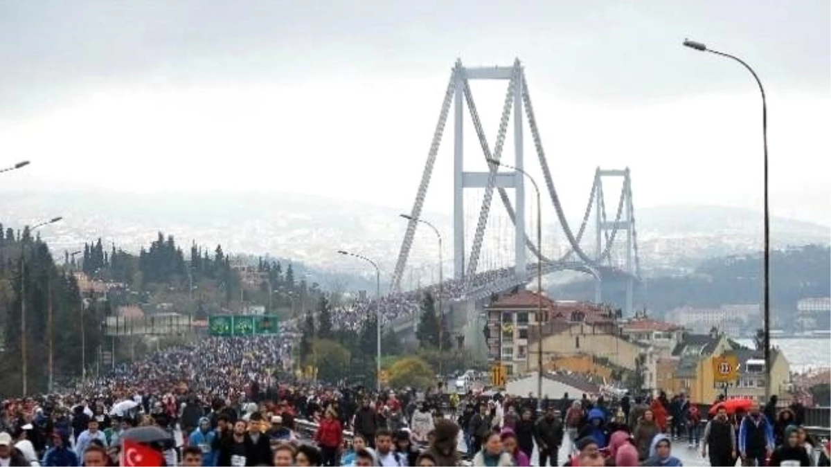 Yüz Binler İstanbul Aşkına Koştu
