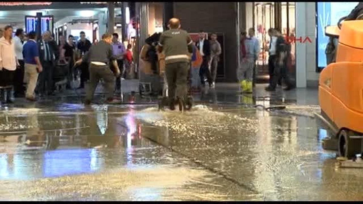 Atatürk Havalimanı\'nda Su Baskını...
