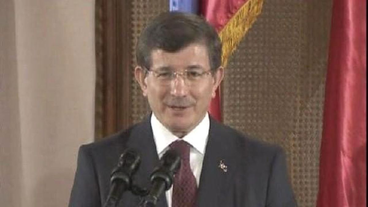 Başbakan Davutoğlu: "Filipinler\'i Stratejik Açıdan Ortak ve Dost Olarak Görmekteyiz"