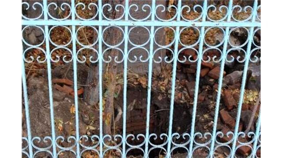 Erzurum\'da Define Avcıları 278 Yıllık Mezarı Kazdı