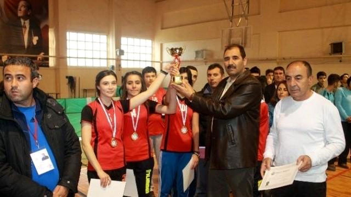 Erzincan\'da Masa Tenisi Müsabakaları Düzenlendi