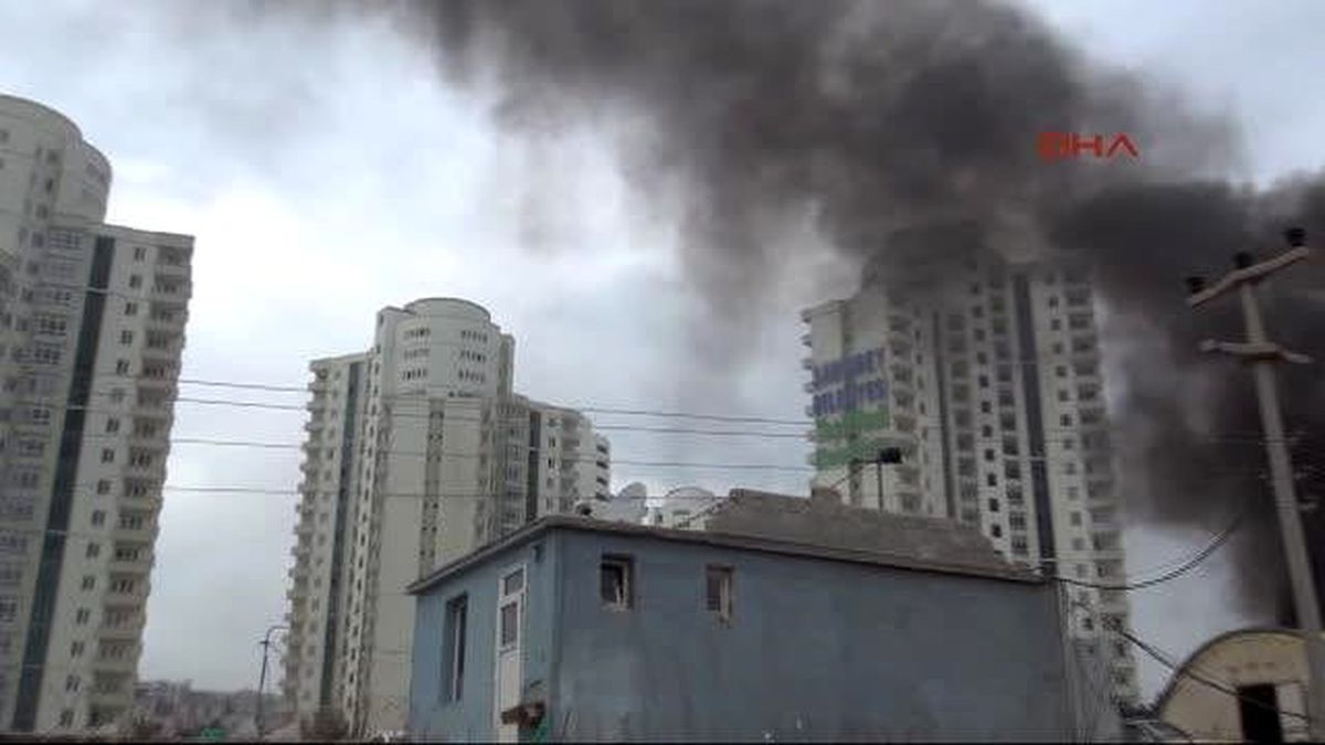 Gaziantep Paralarını Alamayan İşçiler İnşaat Çatısında Eylem Yaptı