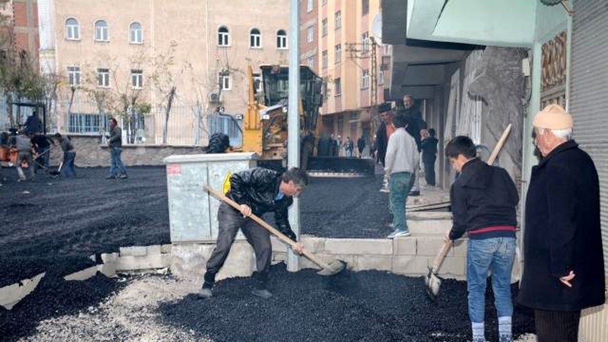 Hakkari\'de Asfalt Çalışmaları Sürüyor