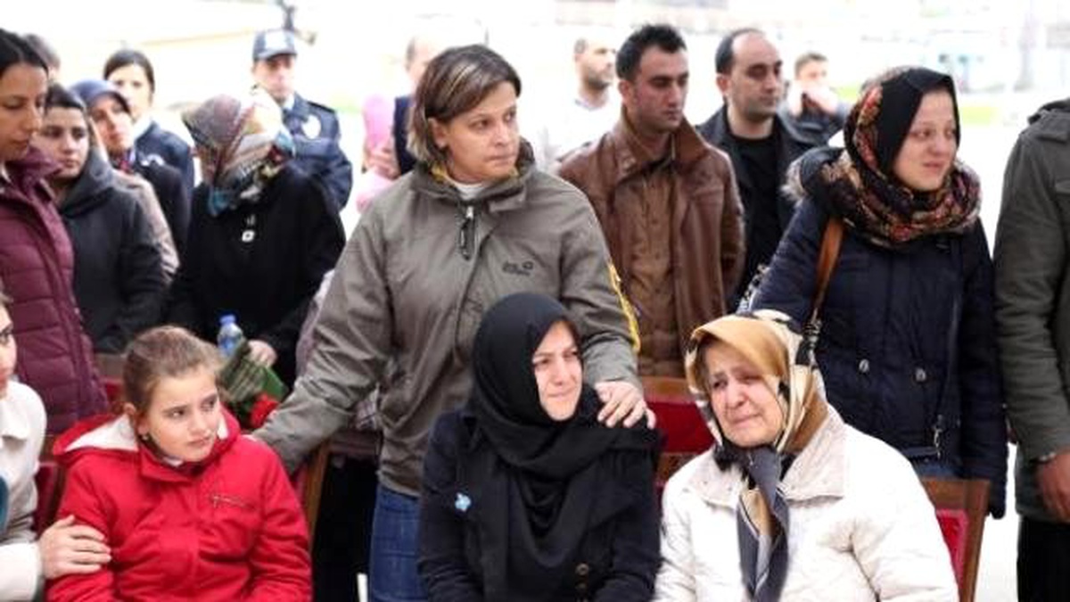 İntihar Eden Polis Memuru Gözyaşlarıyla Memleketine Uğurlandı