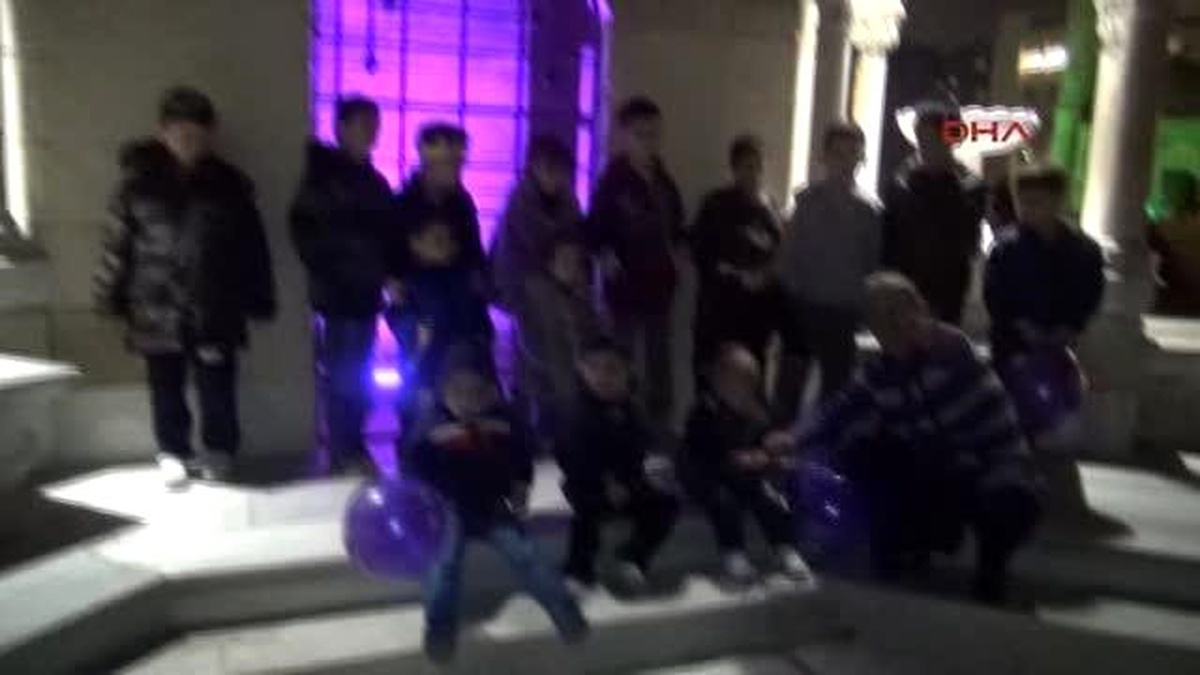 İzmir Saat Kulesi, Prematüre Bebekler İçin Mor Renge Büründü
