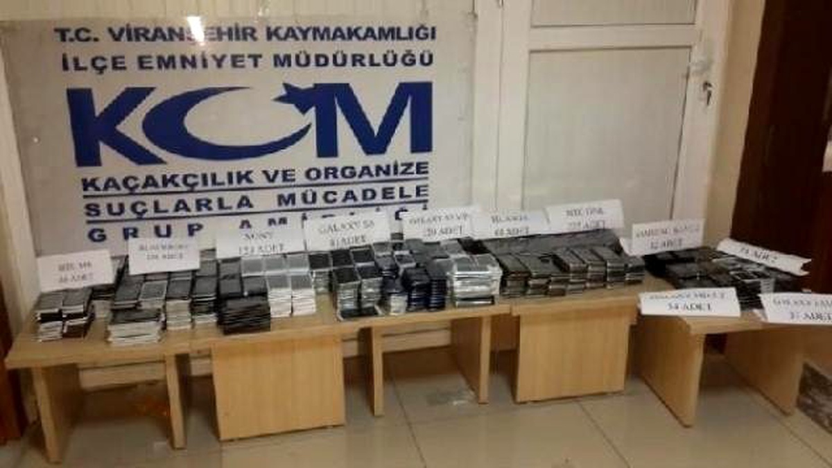 Kamyonette Kaçak Telefona Gözaltı