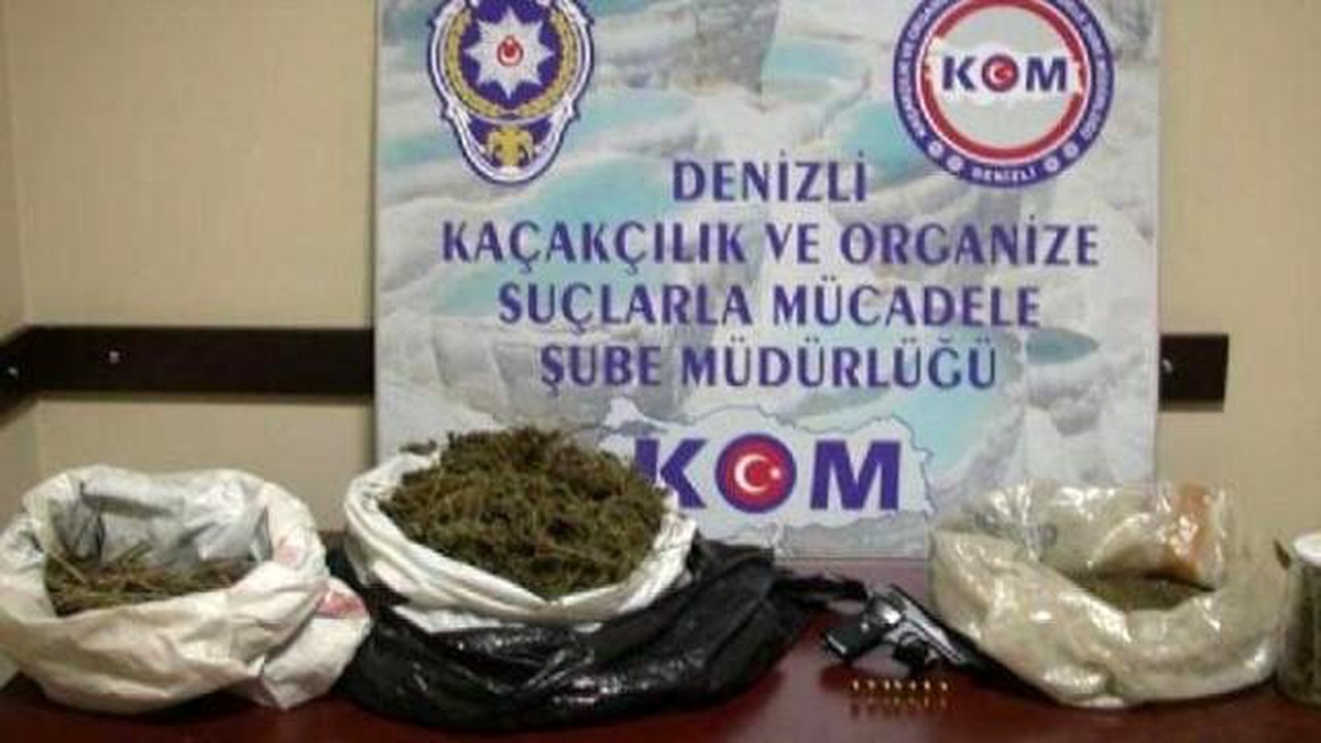 Keçilerin Altına Gizlediği Esrarla Yakalandı
