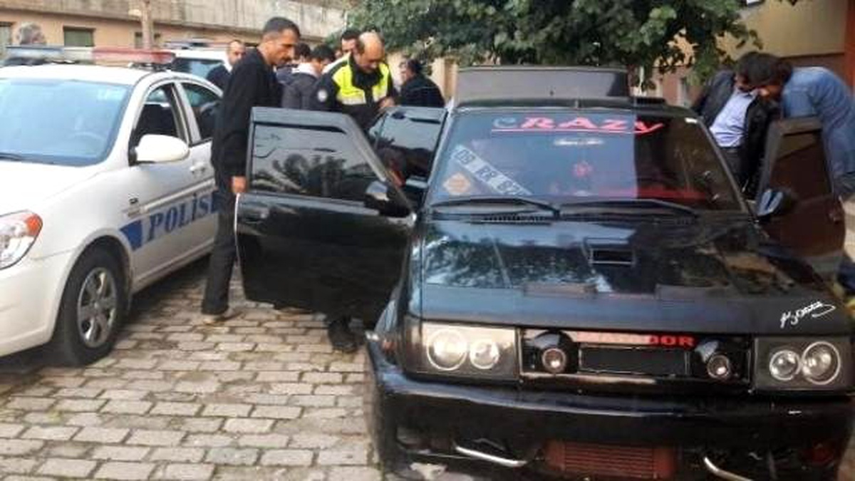 Polis Otosuna Çarptılar, Kovalamacada Yakalandılar