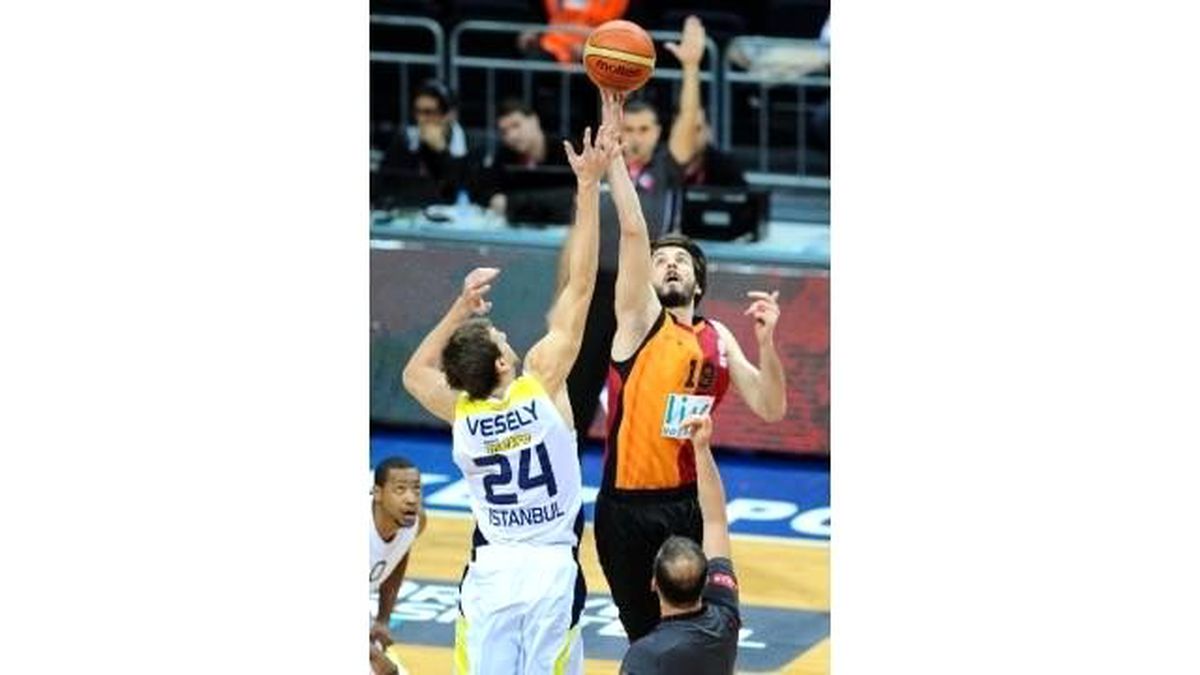 Fenerbahçe Ülker, Galatasaray Liv Hospital\'i 85-74 Mağlup Etti