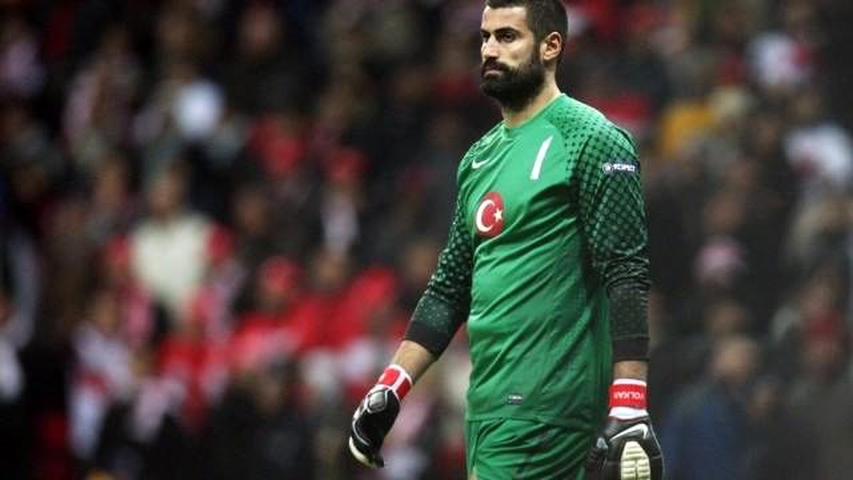 Volkan Demirel Küfreden Taraftarları Tek Tek Buldu