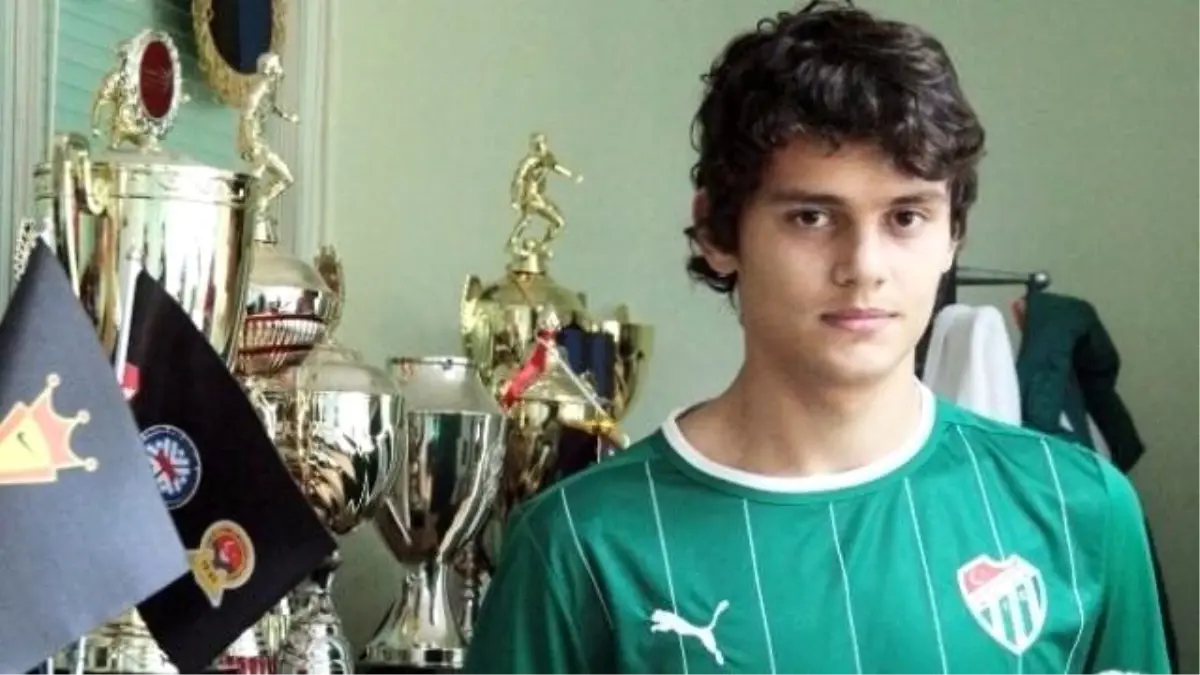 18 Yaş Altı Dünyanın En İyi Futbolcuları Listesinde Enes Ünal Yer Aldı