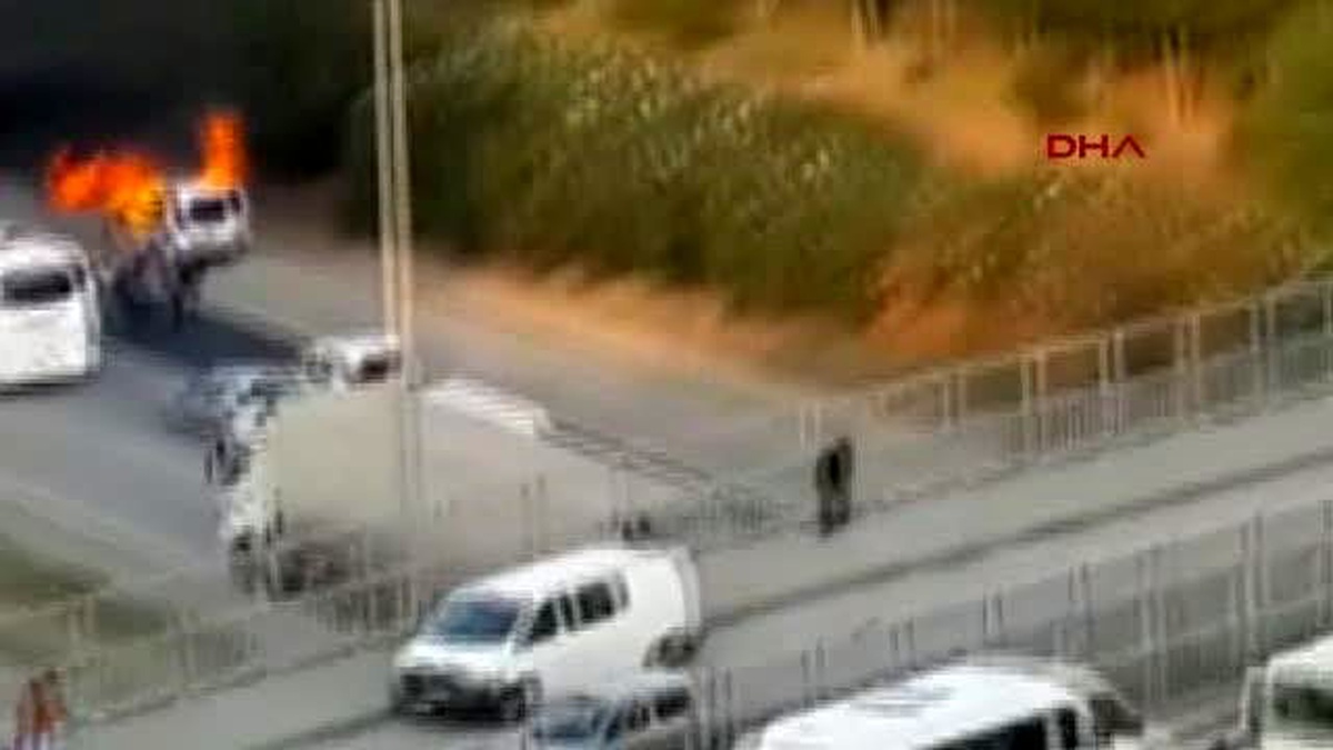 Adana\'da Zabıta Aracı Alev Alev Yandı