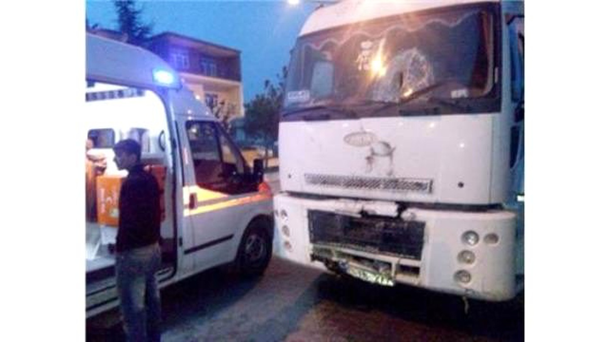 Ahlat\'ta 2 Kişinin Yaralandığı Trafik Kazası Kamerada