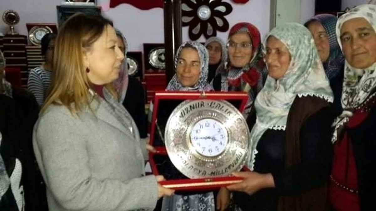 Ak Partili Çalık, Üretim Yapan Kadınlarla Bir Araya Geldi
