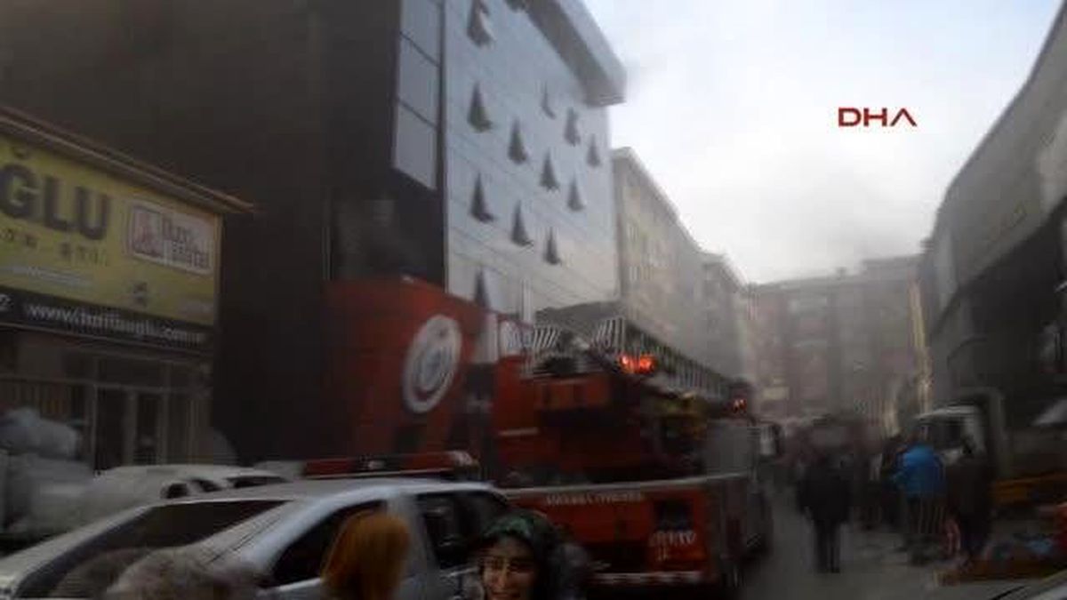Ankara Halk Sağlığı Müdürlüğü\'nde Yangın Paniği