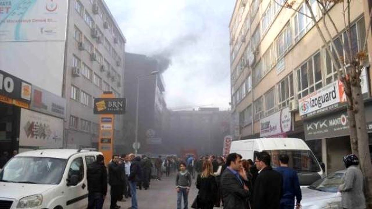 Ankara Halk Sağlığı Müdürlüğü\'nde Yangın Paniği (1)