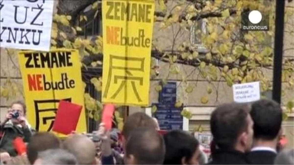 Çek Devlet Başkanı Zeman\'a Şok Protesto