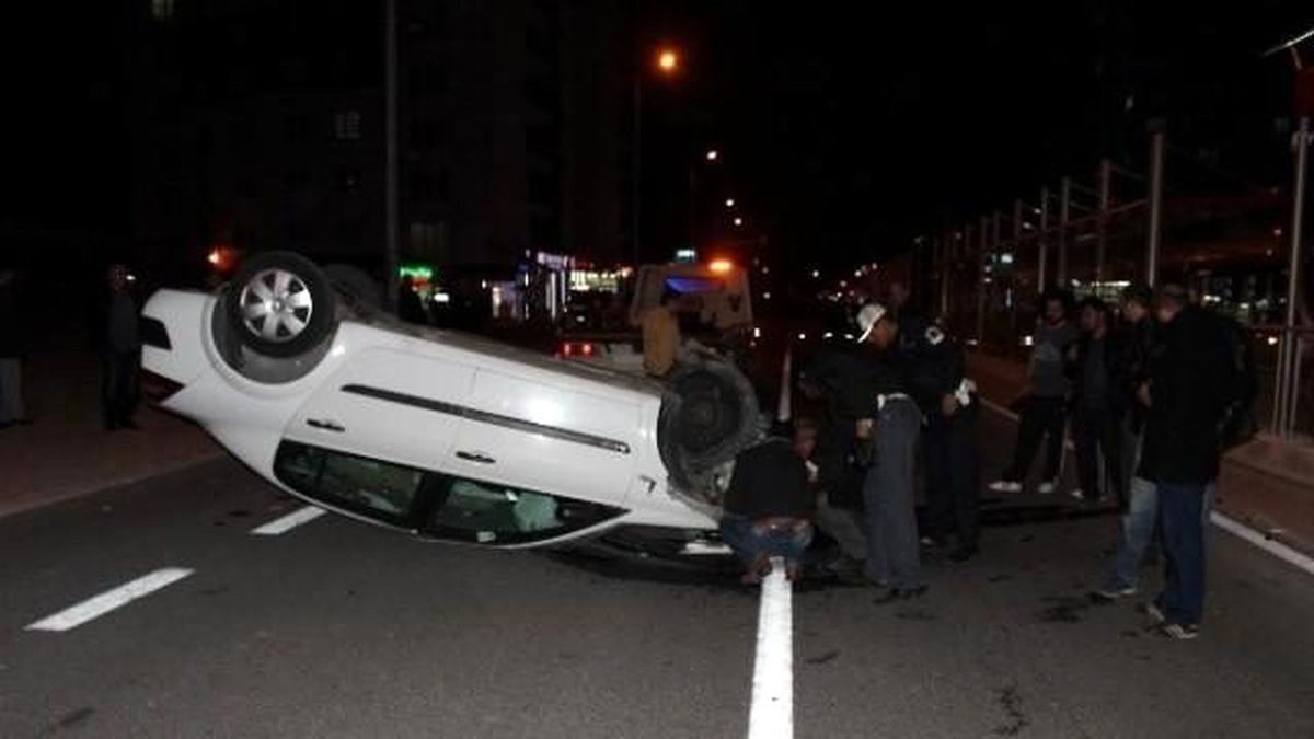 Kayseri\'de Çocuğun Kullandığı Otomobil Takla Attı