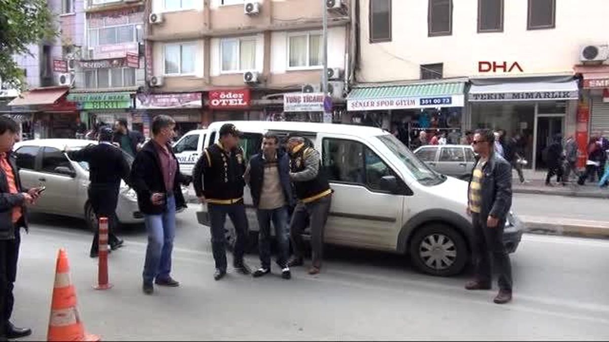 Eşiyle İlişkisinden Şüphelendiği Arkadaşını, Evine Çağırıp Öldürdü