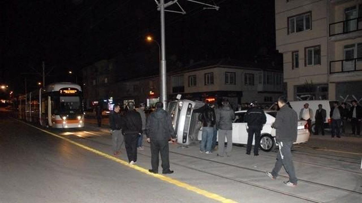 Eskişehir\'de Trafik Kazası: 2 Yaralı