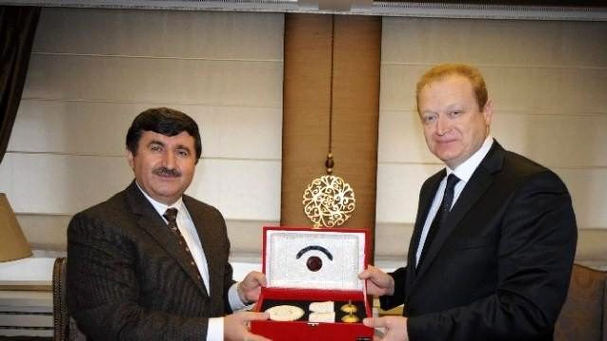 Gümüşhane Valisi Yavuz\'dan, Trabzon Valisi Abdil Celil Öz\'e Ziyaret