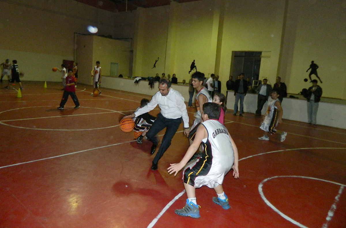 İçten Minik Basketçilerle Kapıştı