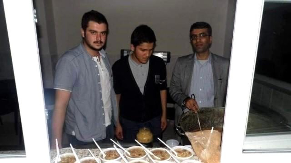 İlim Yayma Cemiyeti Öğrencilere Aşure Dağıttı
