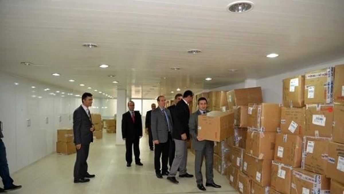 Lcwaıkıkı\'den Yalova\'da 2 Bin 343 Öğrenciye Giysi Yardımı