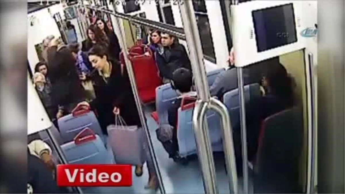 Metroda Kalp Krizi Geçiren Adam Hayatını Kaybetti