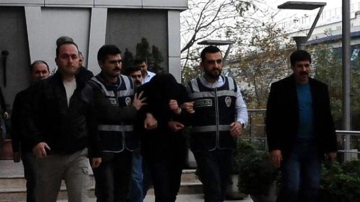 Namaz Kılma Bahanesiyle Girdiği 117 Öğrenci Yurdunu Soydu