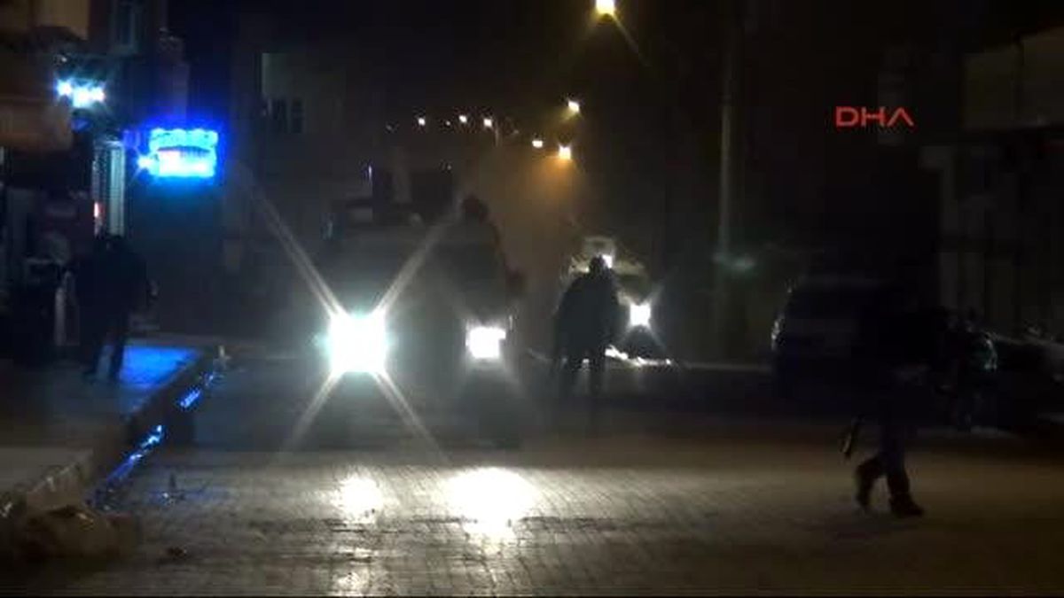 Nusaybin\'de Yol Kapatan Göstericilere Polis Müdahale Etti