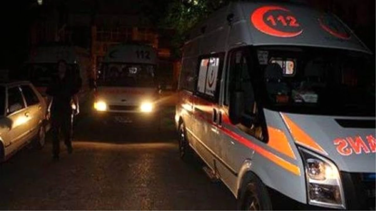 Sivas\'ta Otomobil Minibüse Çarptı: 4 Yaralı