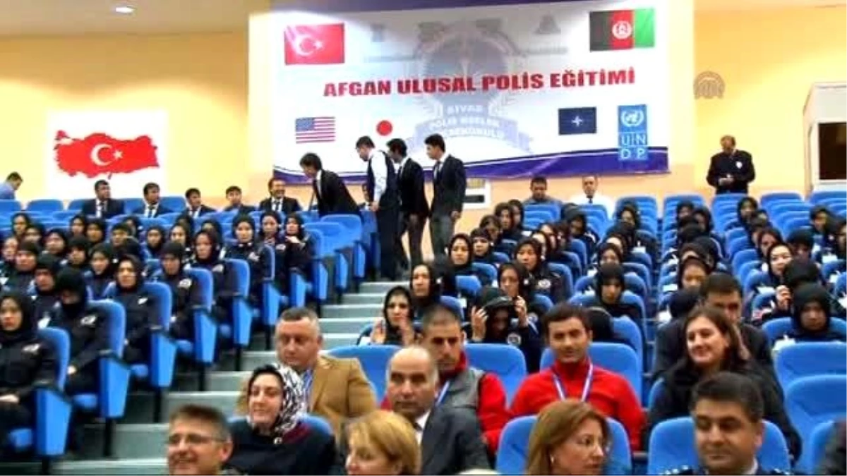 Türkiye\'de Eğitim Gören Afgan Kadın Polis Adayları
