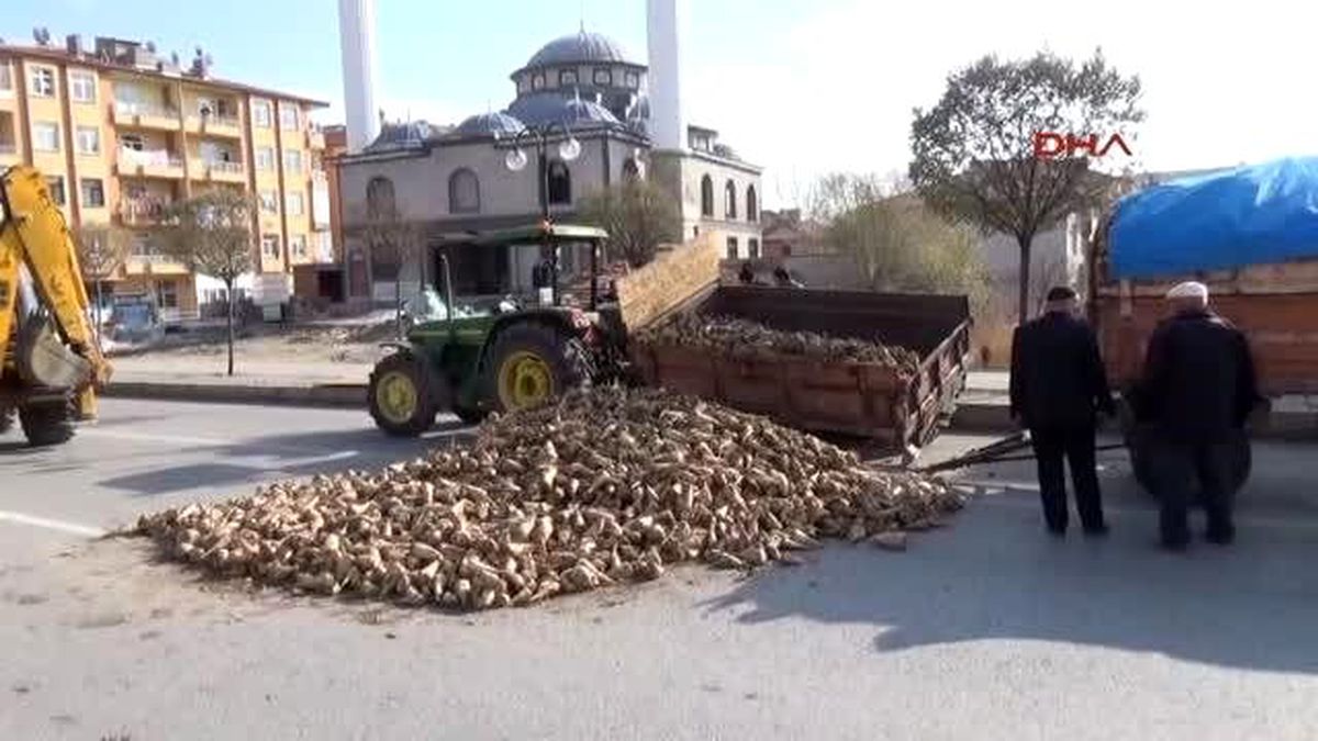 Yozgat Pancar Yüklü Römork Devrildi