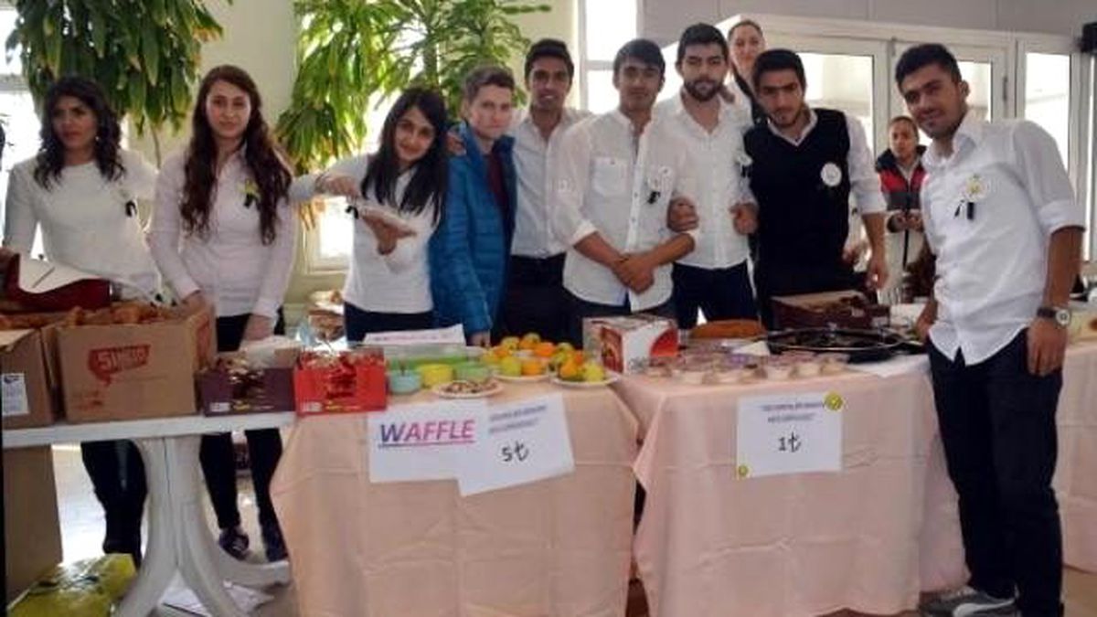 200 Okula Yardım İçin Kermes Düzenlediler