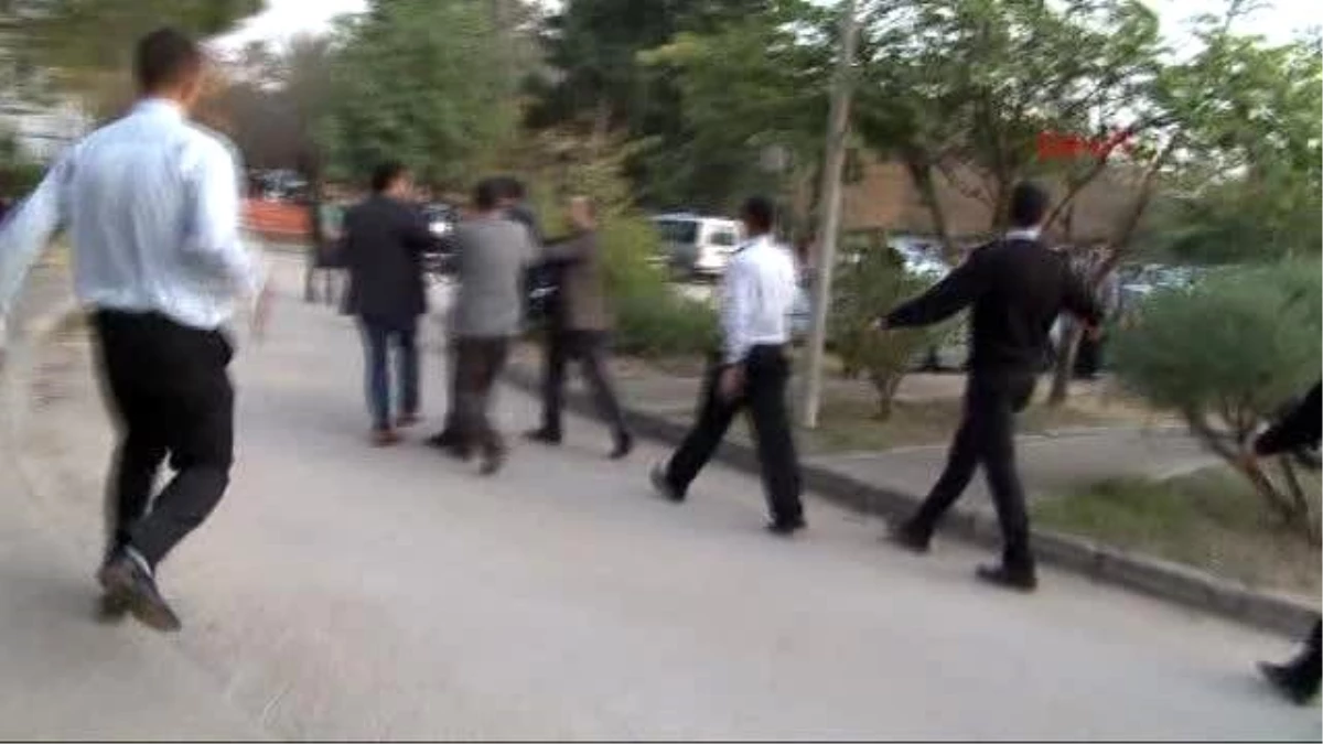 Adana-2 Çukurova Üniversitesi\'nde Öğrenci Gerginliği; 10 Gözaltı