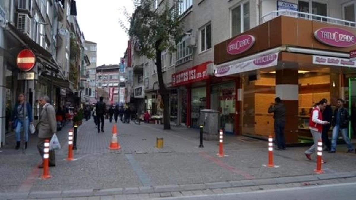 Balıkesir\'de Park Sorununa Delinatörlü Çözüm