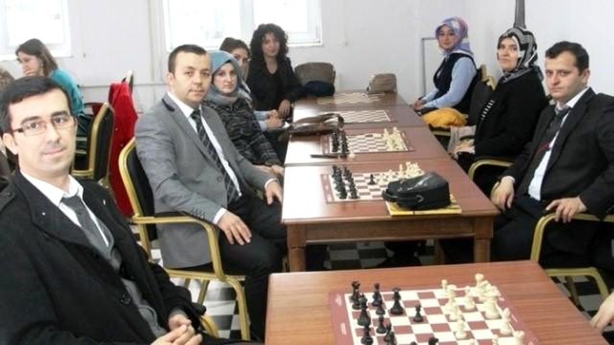 Bilgievlerinde Satranç Eğitmen Kursları Başladı