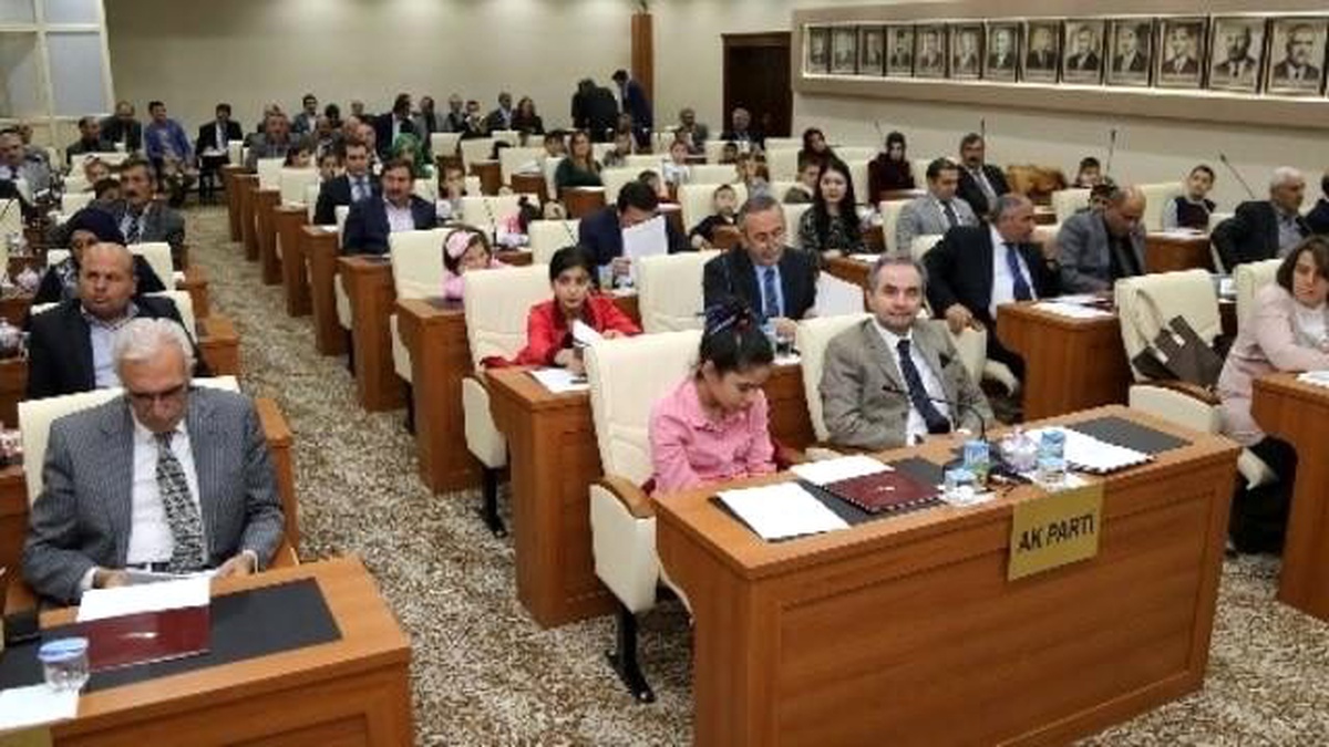 Büyükşehir\'in Meclisi, Çocukları Ağırladı