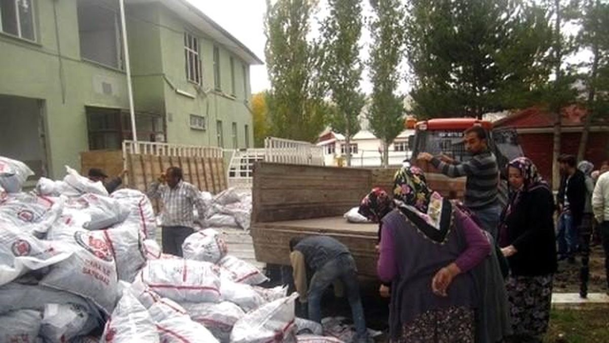 Gürün\'de İhtiyaç Sahiplerine Kömür Yardımı
