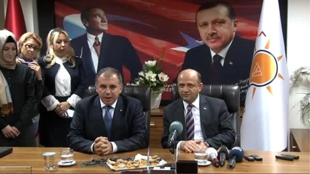 İzmir Sanayi Bakanı Fikri Işık, İzmirli İşadamlarıyla Yemekte Buluştu
